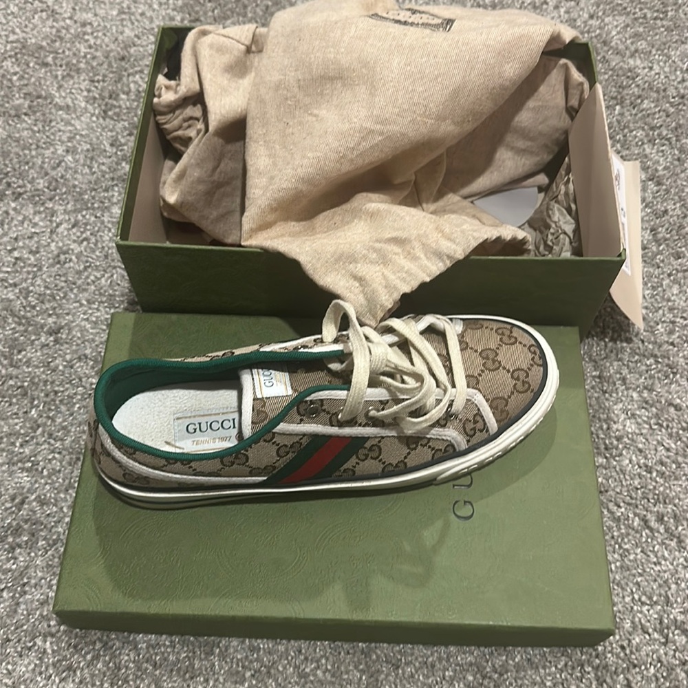 Gucci sneakers size 41